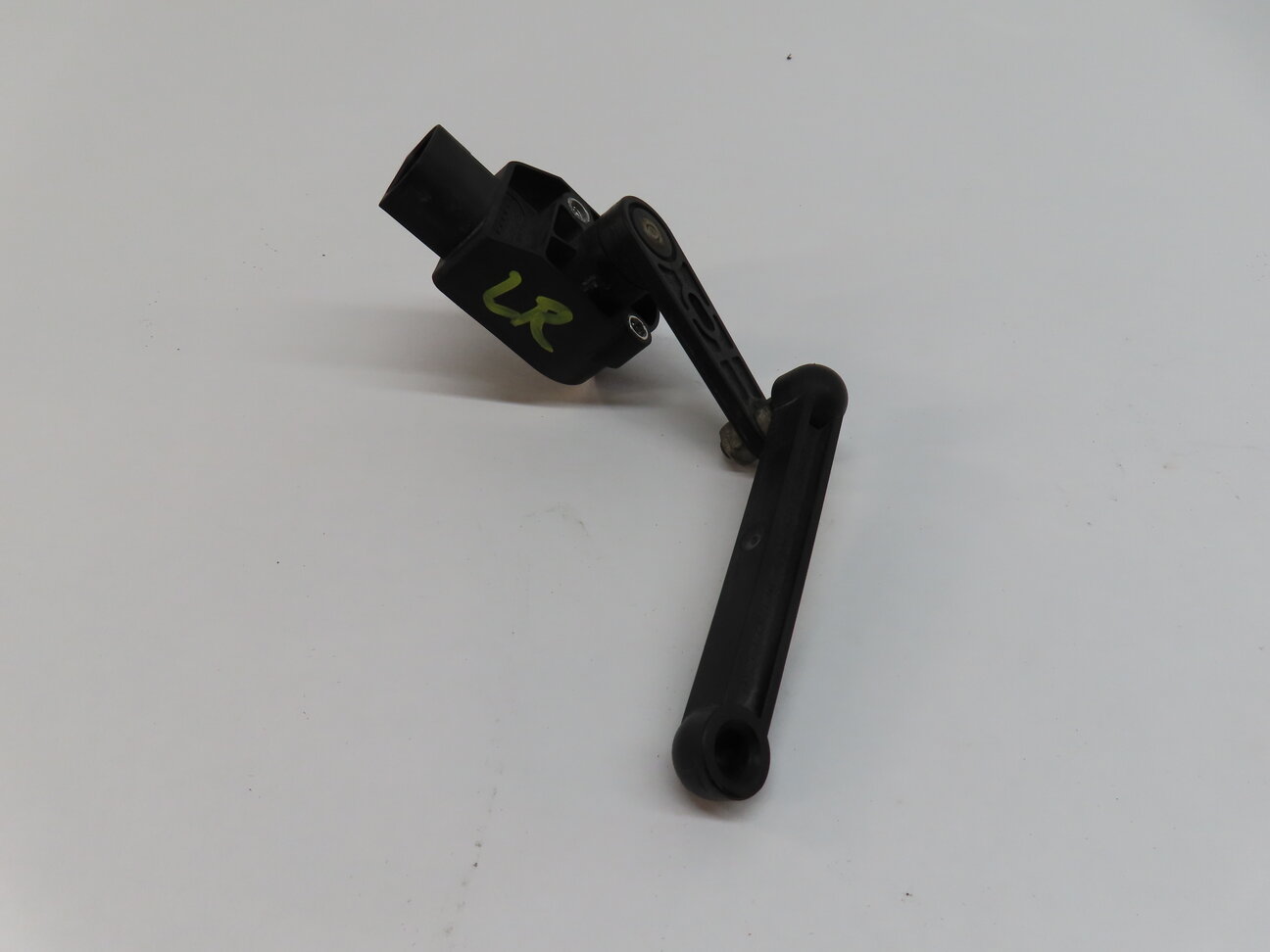 Thumbnail 2: 2014 BMW X3 (F25) REAR LEFT SUSPENSION VEHICLE HEIGHT LEVEL SENSOR MODULE