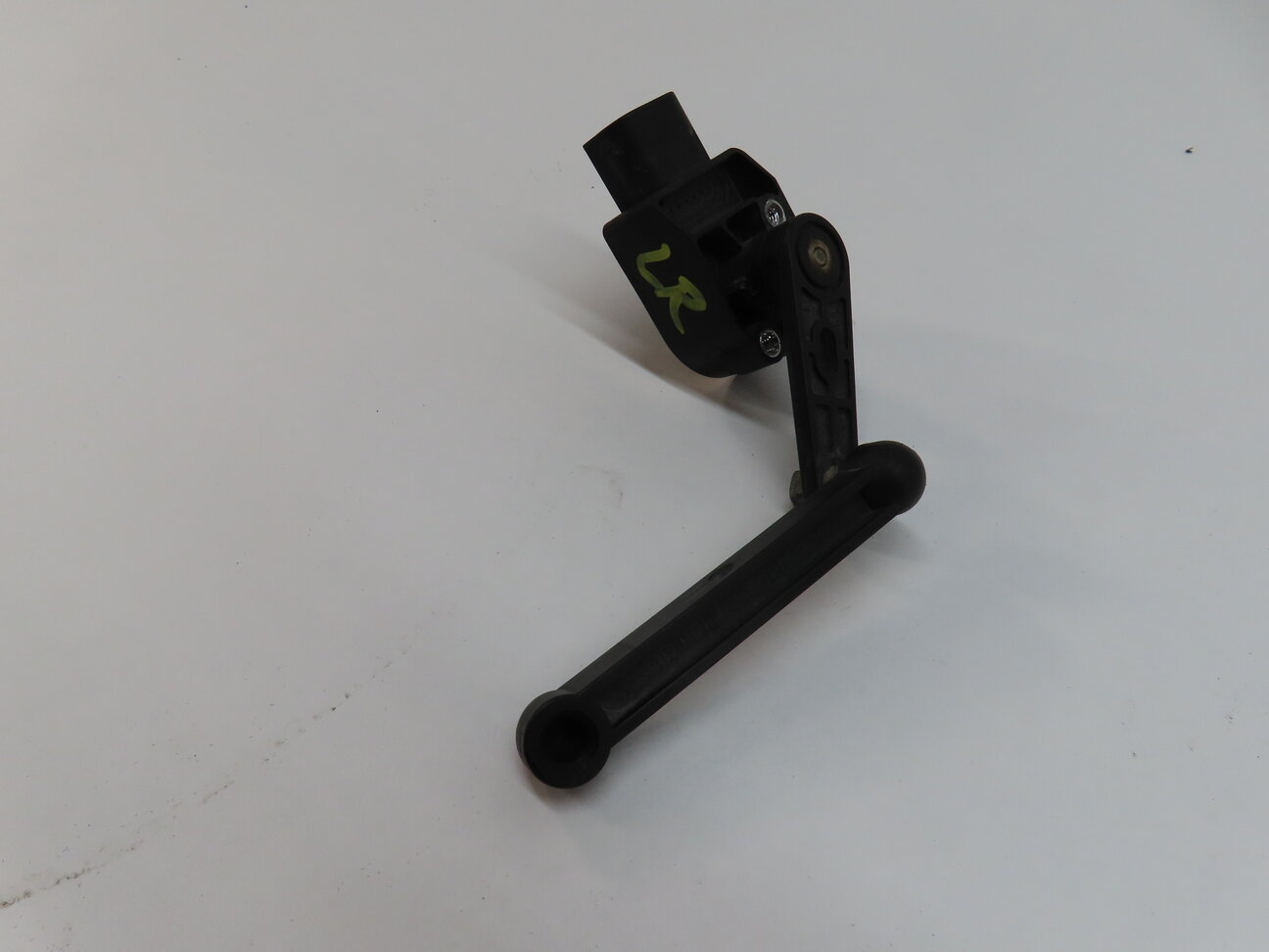 Thumbnail 3: 2014 BMW X3 (F25) REAR LEFT SUSPENSION VEHICLE HEIGHT LEVEL SENSOR MODULE