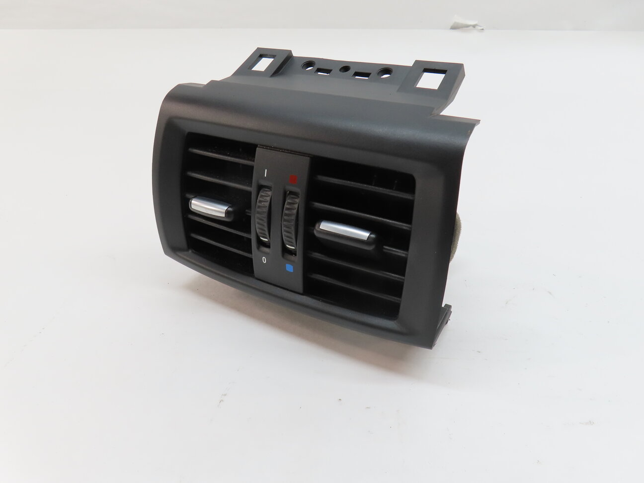 2014 BMW X3 (F25) REAR CENTER CONSOLE HEAT AIR AC HVAC DUAL VENT (Black)