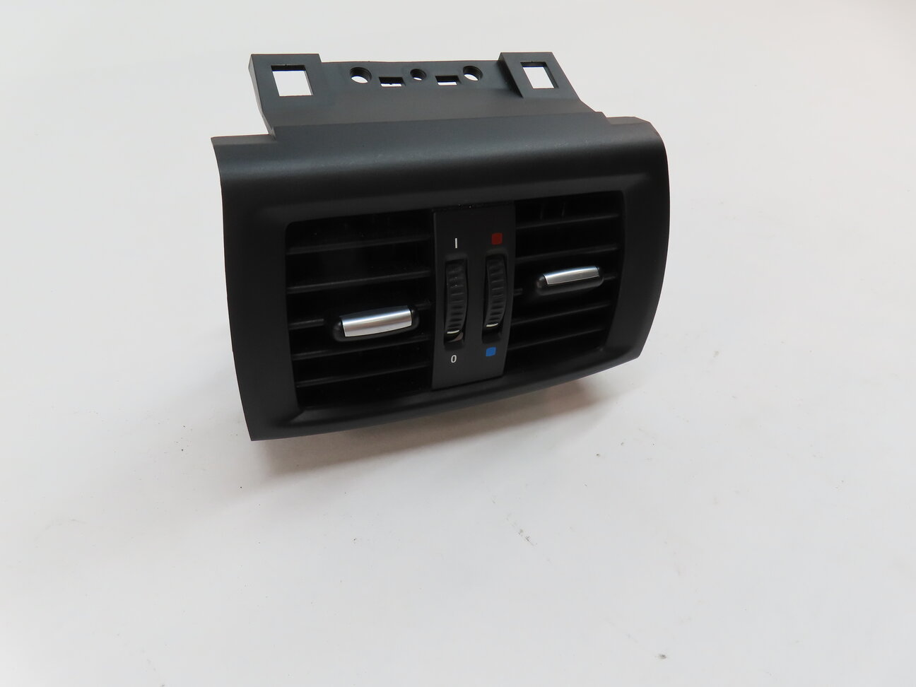 Thumbnail 3: 2014 BMW X3 (F25) REAR CENTER CONSOLE HEAT AIR AC HVAC DUAL VENT (Black)