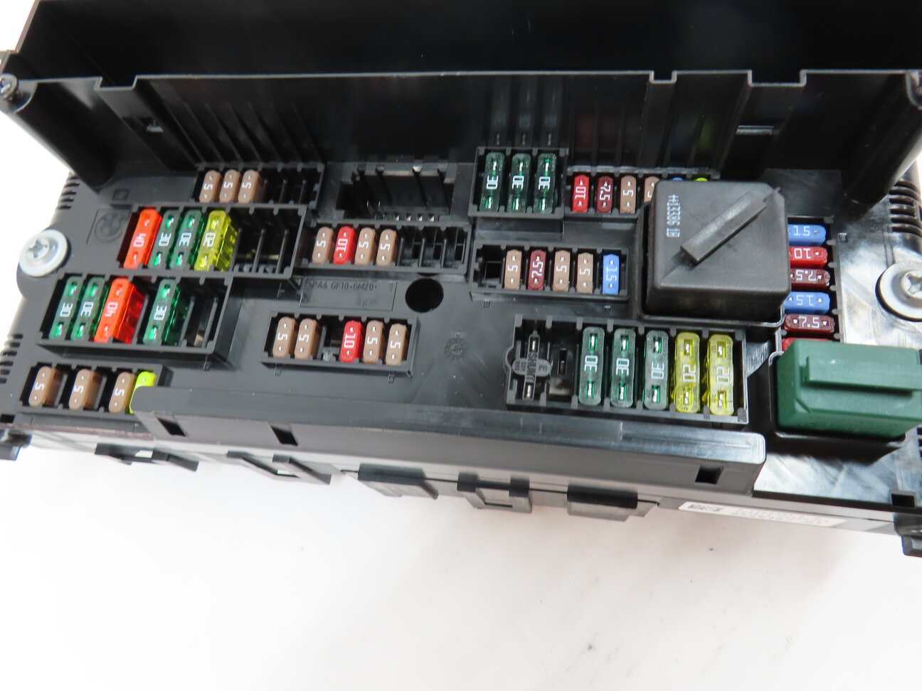 Thumbnail 4: 2014 BMW X3 (F25) 3.0L (N55) FRONT ENGINE POWER DISTRIBUTION FUSE BOX