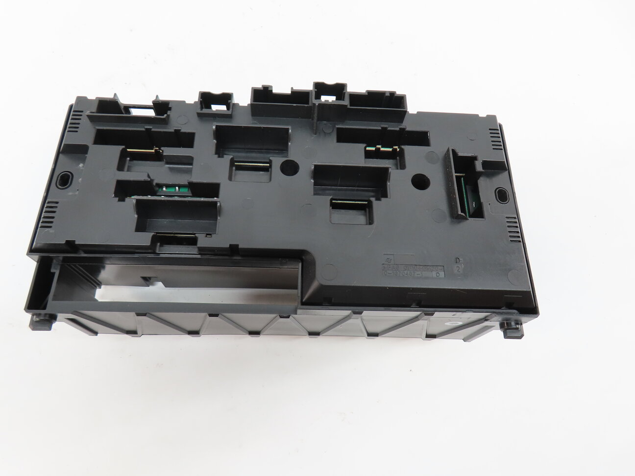 Thumbnail 6: 2014 BMW X3 (F25) 3.0L (N55) FRONT ENGINE POWER DISTRIBUTION FUSE BOX