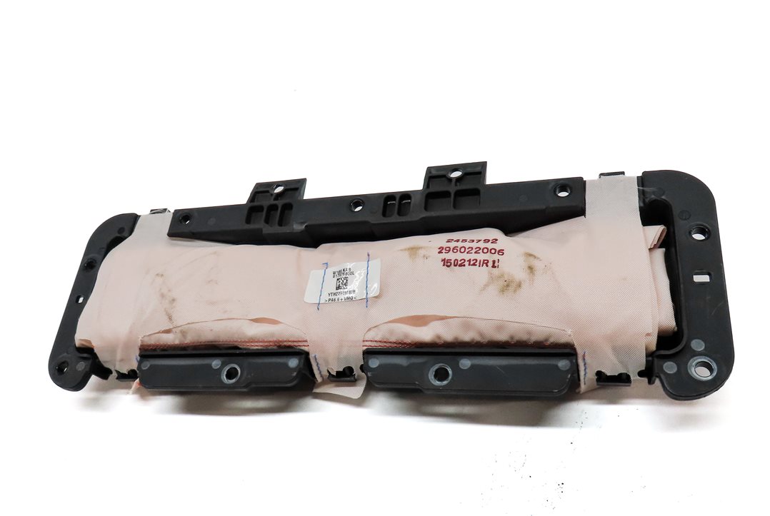 Thumbnail 2: 12-19 MERCEDES GL350 GL450 GL550 ML350 ML550 GLE (W166 X166) DRIVER KNEE AIRBAG