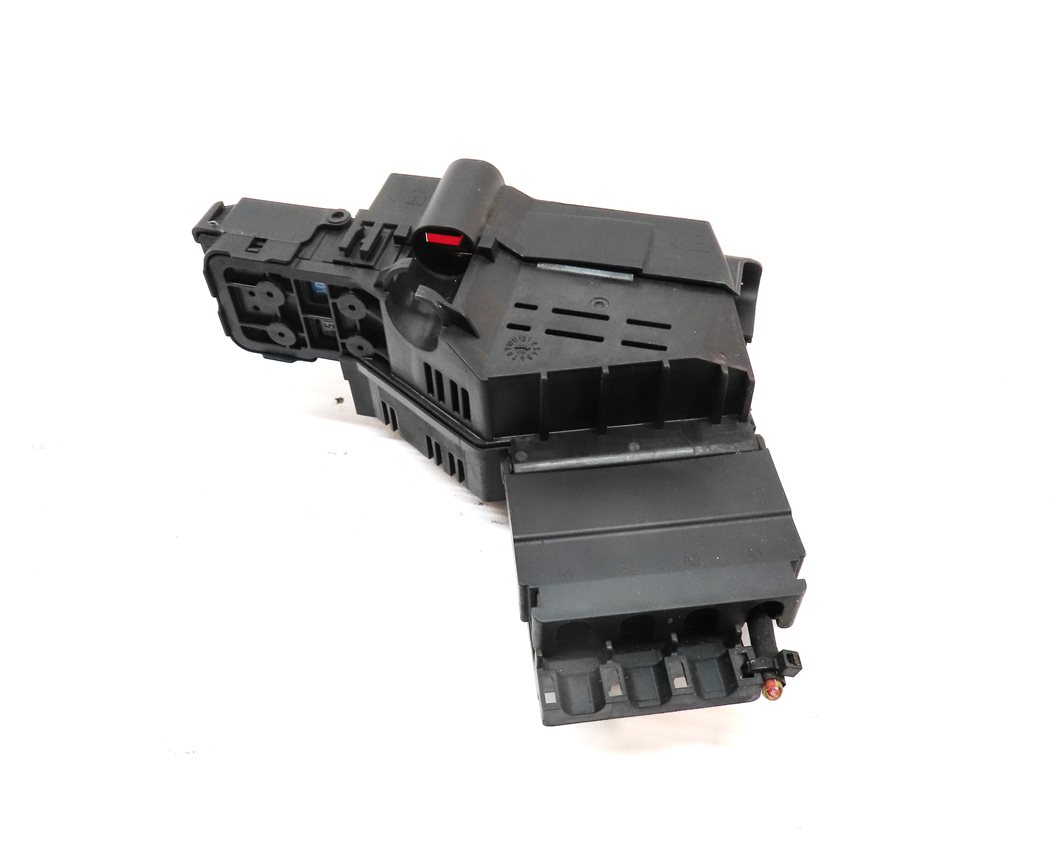 Thumbnail 4: 2012 MERCEDES ML550 (W166) 4.6L (278.928) ENGINE POSITIVE BATTERY JUNCTION BOX