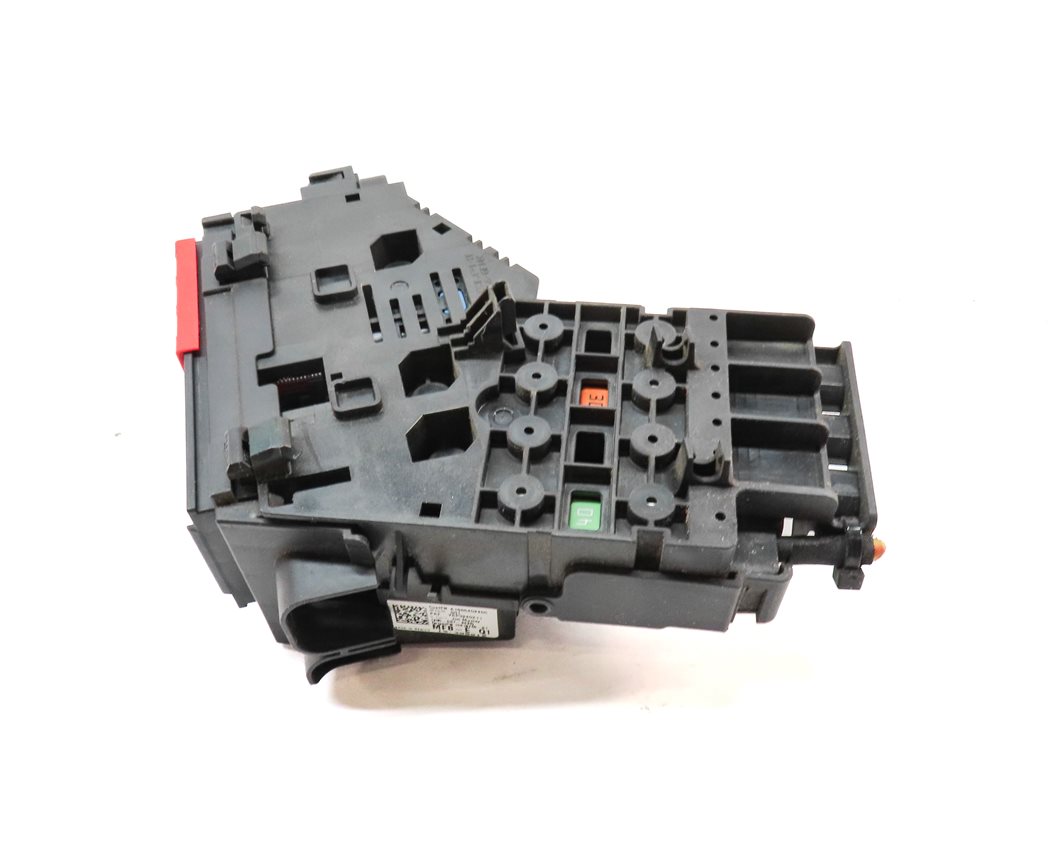 Thumbnail 6: 2012 MERCEDES ML550 (W166) 4.6L (278.928) ENGINE POSITIVE BATTERY JUNCTION BOX