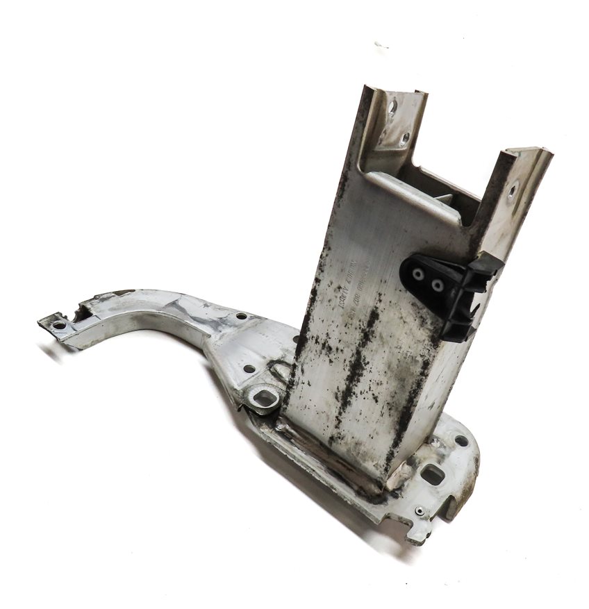 12-18 AUDI A6 A7 S6 S7 RS7 (C7 4G8) FRONT RIGHT PASSENGER BUMPER MOUNT BRACKET