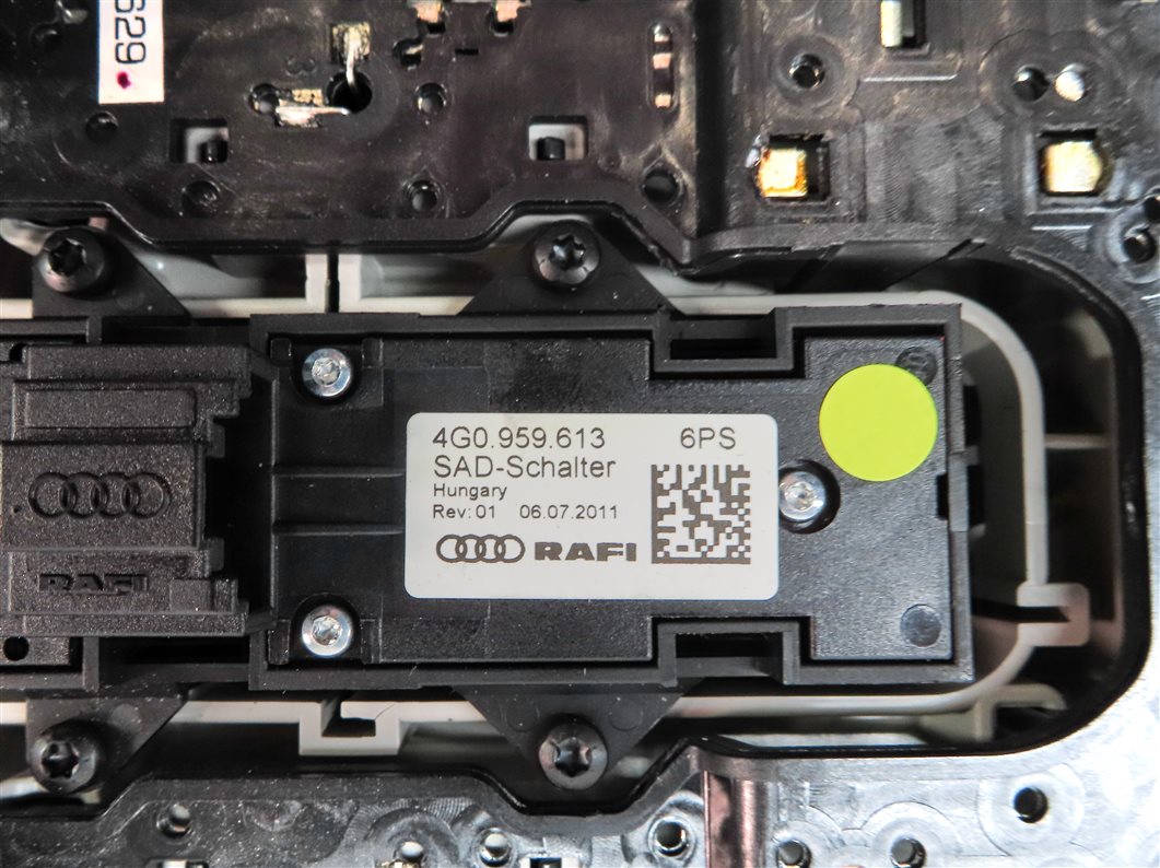 Thumbnail 8: 2012 AUDI A6 (C7) FRONT INTERIOR OVERHEAD DOME LIGHT LAMP SUNROOF SWITCH (Black)
