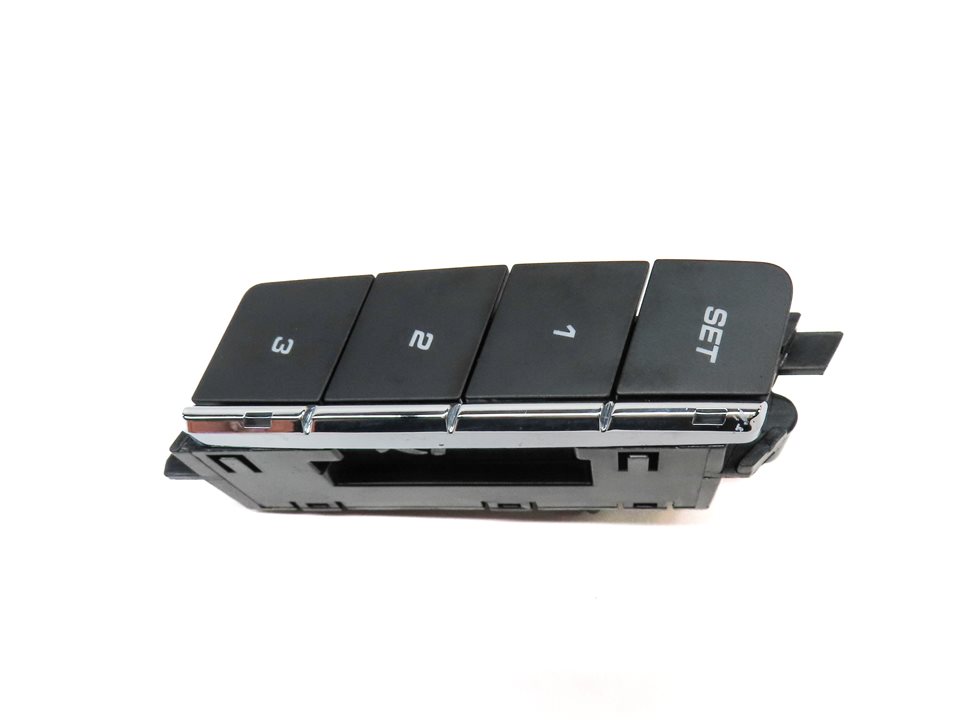 Thumbnail 4: 2014 PORSCHE CAYENNE (958) FRONT RIGHT PASSENGER MEMORY SEAT SELECT SWITCH