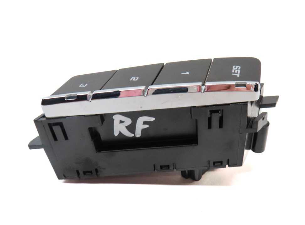 Thumbnail 5: 2014 PORSCHE CAYENNE (958) FRONT RIGHT PASSENGER MEMORY SEAT SELECT SWITCH
