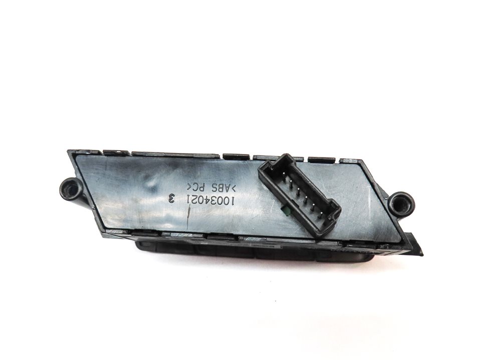Thumbnail 6: 2014 PORSCHE CAYENNE (958) FRONT RIGHT PASSENGER MEMORY SEAT SELECT SWITCH