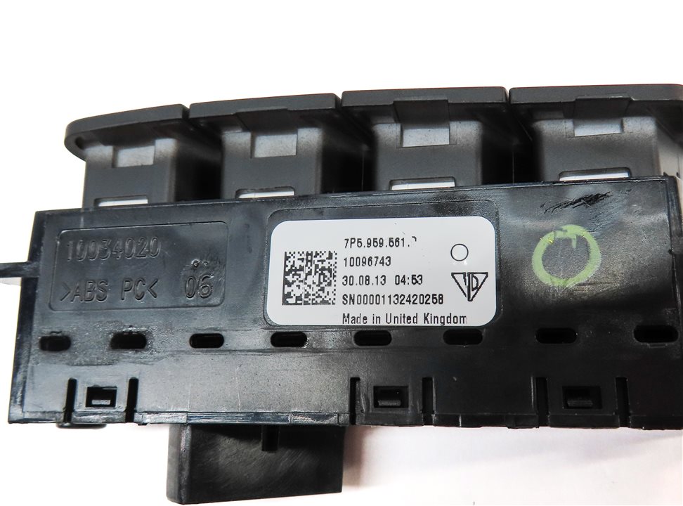 Thumbnail 7: 2014 PORSCHE CAYENNE (958) FRONT RIGHT PASSENGER MEMORY SEAT SELECT SWITCH