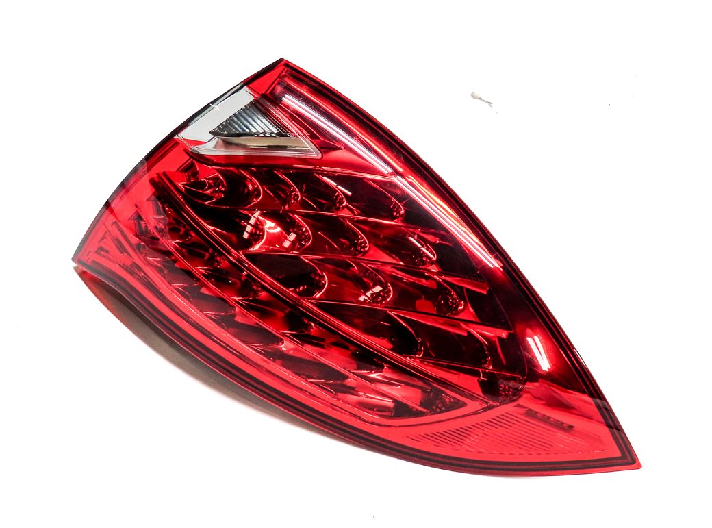 Thumbnail 4: 2011-2014 PORSCHE CAYENNE (958) RIGHT PASSENGER OUTER TAILLIGHT BRAKE LIGHT LAMP