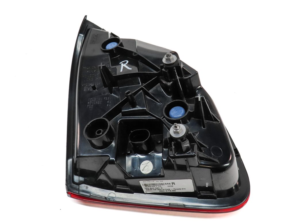 Thumbnail 5: 2011-2014 PORSCHE CAYENNE (958) RIGHT PASSENGER INNER TAILLIGHT LIGHT LAMP