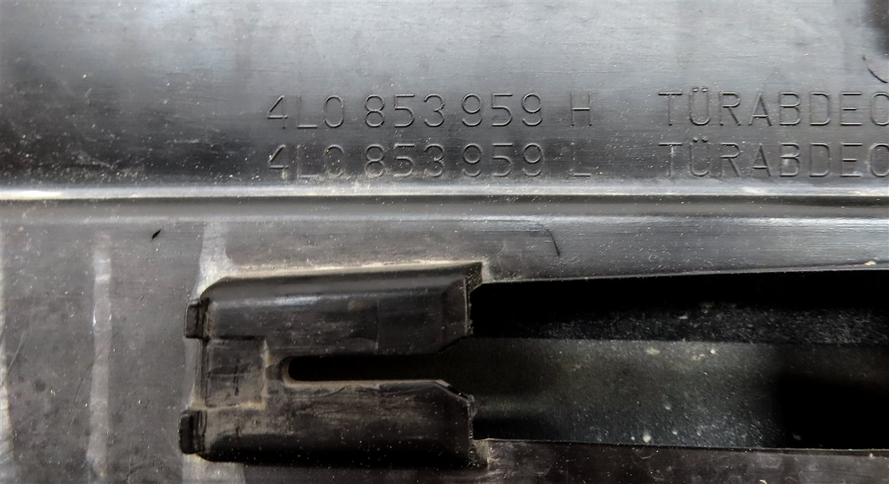 Thumbnail 7: 10-15 AUDI Q7 (4L) FRONT LEFT DRIVER LOWER EXTERIOR DOOR TRIM MOULDING (Gray)