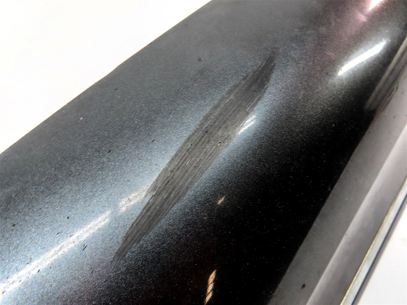 Thumbnail 8: 10-15 AUDI Q7 (4L) FRONT LEFT DRIVER LOWER EXTERIOR DOOR TRIM MOULDING (Gray)