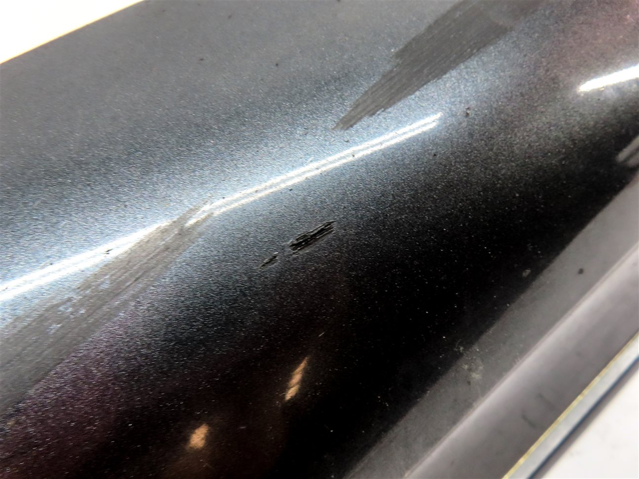 Thumbnail 9: 10-15 AUDI Q7 (4L) FRONT LEFT DRIVER LOWER EXTERIOR DOOR TRIM MOULDING (Gray)