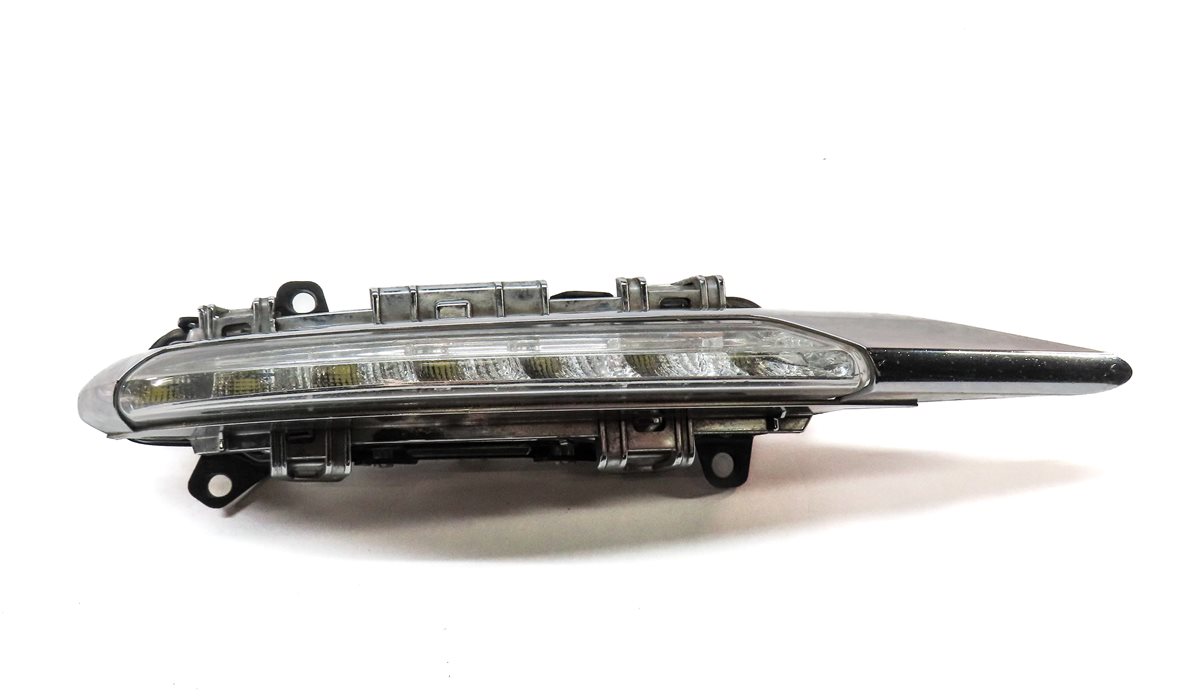 Thumbnail 2: 2010-2011 MERCEDES S-CLASS (W221) RIGHT PASSENGER DRL FOGLIGHT FOG LIGHT LAMP