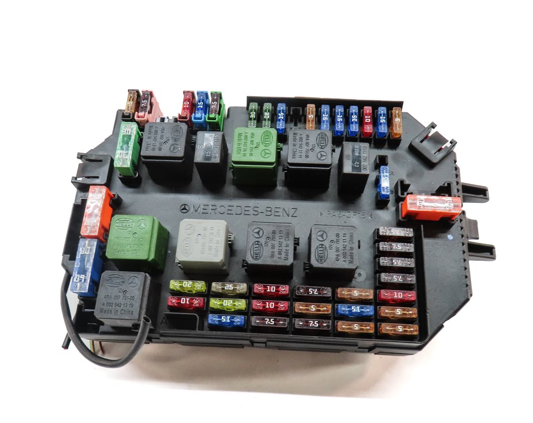 Thumbnail 2: 2010 MERCEDES S400 (W221) 3.5L HYBRID (M272) FRONT SAM FUSE JUNCTION RELAY BOX