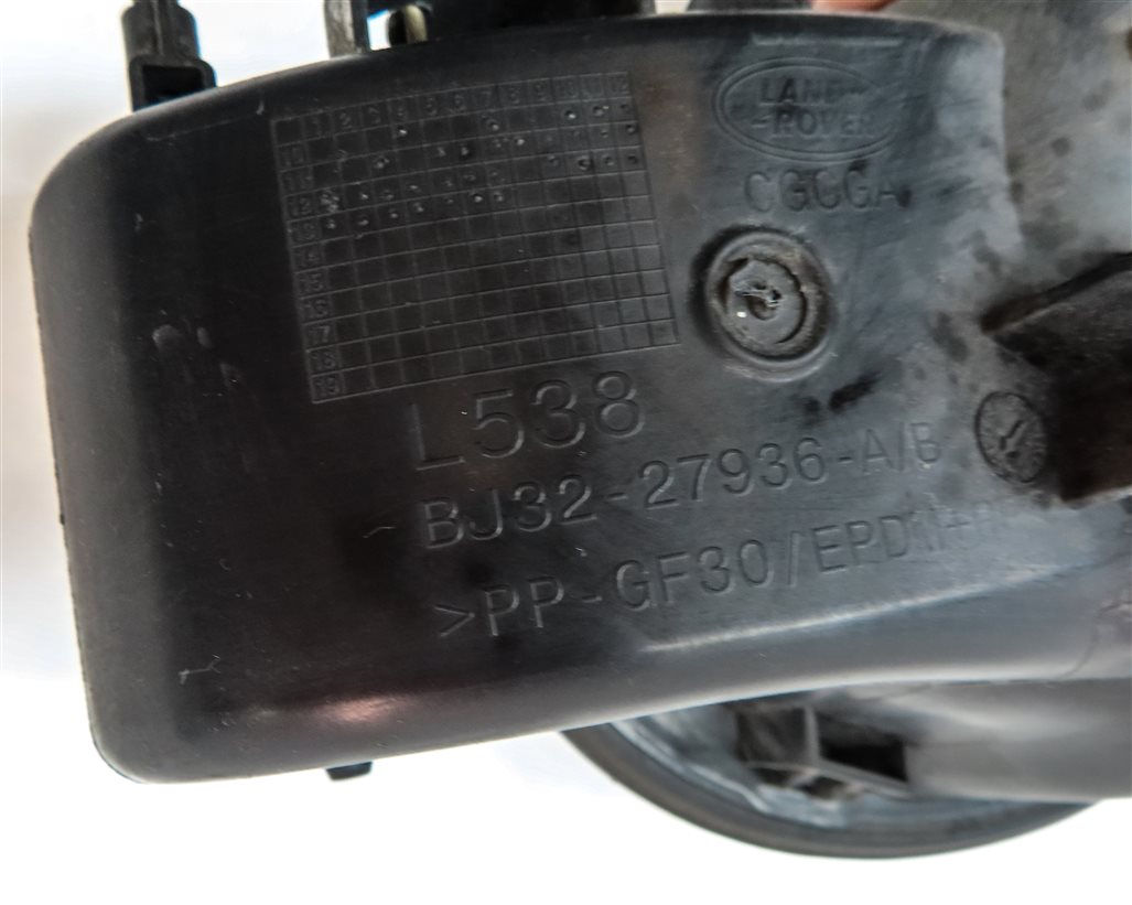 Thumbnail 7: 2012-2019 RANGE ROVER EVOQUE (L538) FUEL TANK DOOR HOUSING TRIM COVER (Black)