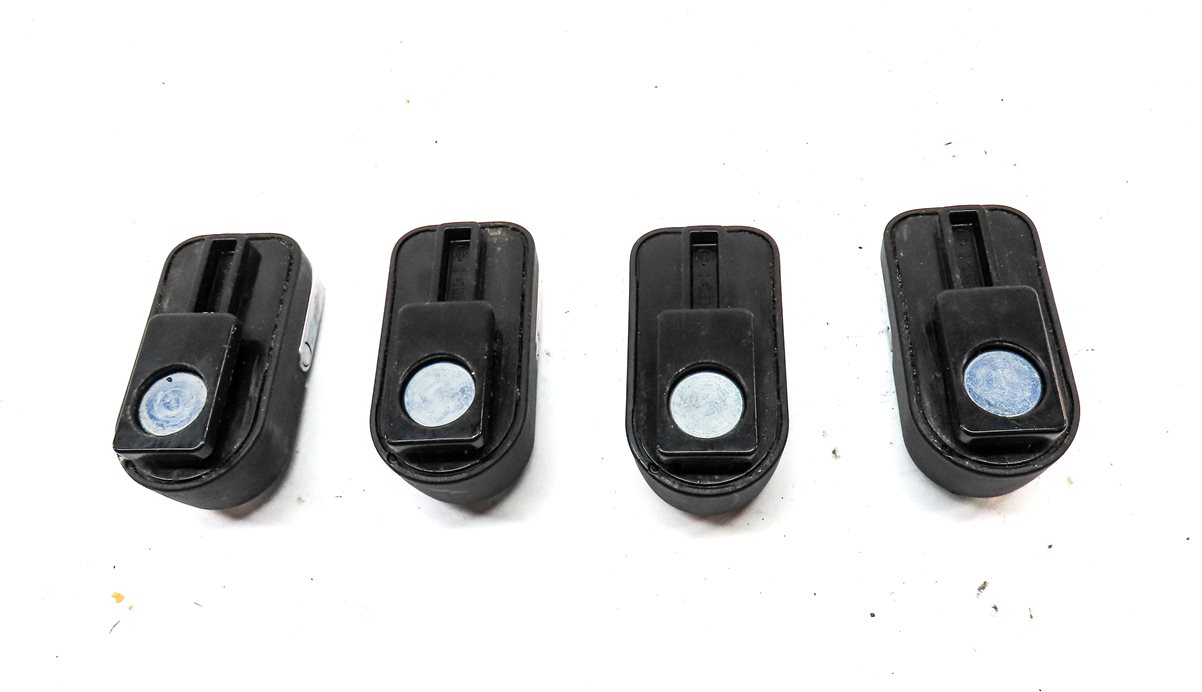 Thumbnail 5: 2013 RANGE ROVER EVOQUE (L538) REAR TRUNK CARGO TIE DOWN BUCKLE SET-4 w/ RAILS