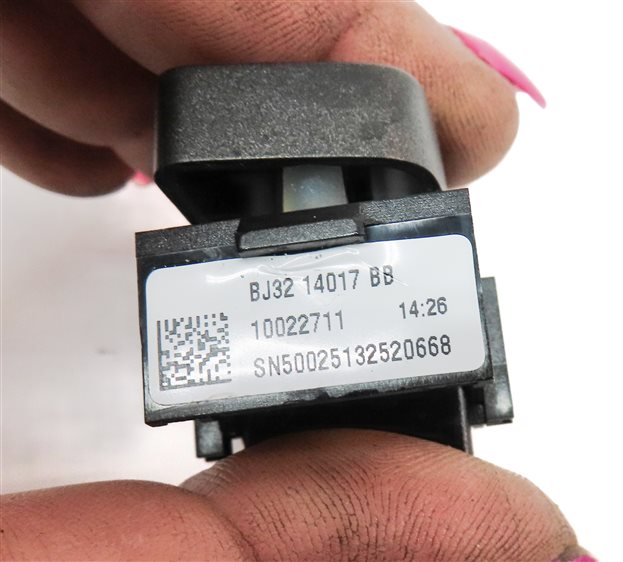 Thumbnail 6: 2012-2019 RANGE ROVER EVOQUE (L538) LEFT FRONT DRIVER DOOR LOCK SWITCH BUTTON