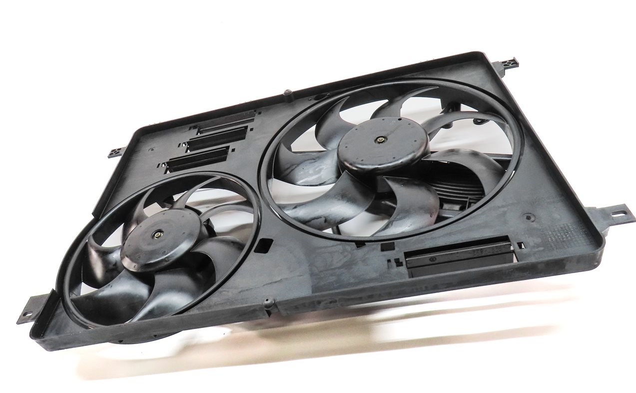 Thumbnail 2: 12-17 LR2 DISCOVERY SPORT RANGE ROVER EVOQUE L550 RADIATOR COOLING FAN & SHROUD