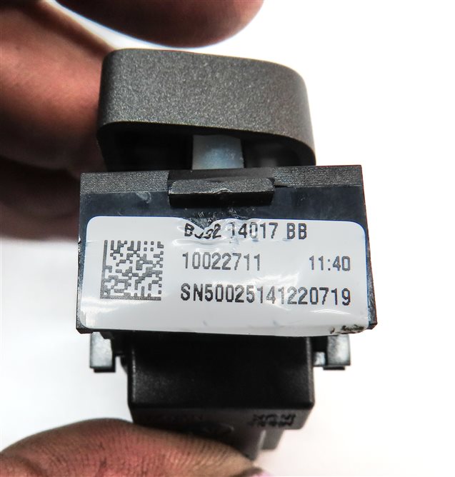 Thumbnail 6: 2012-2019 RANGE ROVER EVOQUE (L538) LEFT FRONT DRIVER DOOR LOCK SWITCH BUTTON