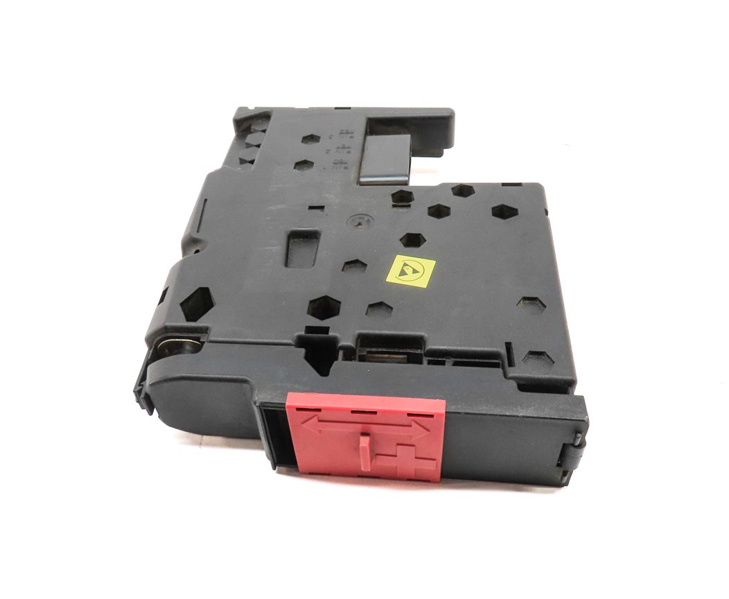 Thumbnail 2: 14 MERCEDES E350 (W212) 3.5L (276.952) ENGINE POSITIVE BATTERY TERMINAL JUNCTION