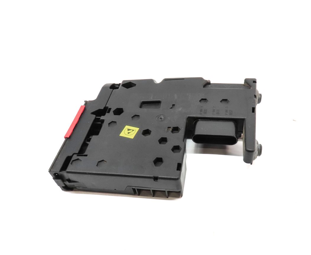 Thumbnail 4: 14 MERCEDES E350 (W212) 3.5L (276.952) ENGINE POSITIVE BATTERY TERMINAL JUNCTION