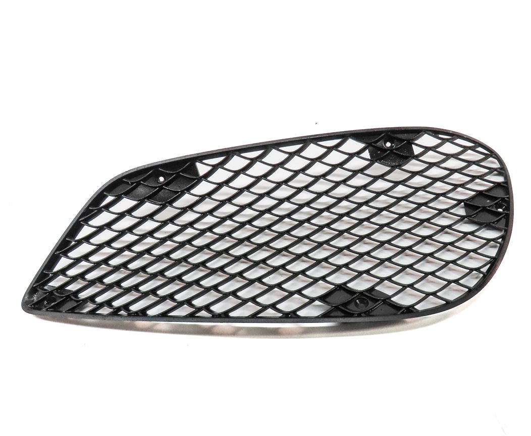 Thumbnail 2: 2014-2016 MERCEDES E-CLASS (W212) FRONT RIGHT PASSENGER LOWER BUMPER GRILLE TRIM