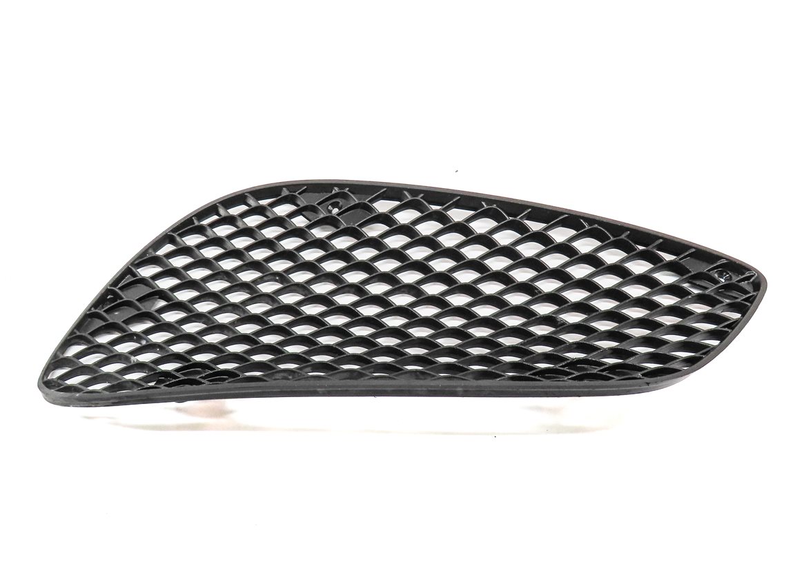 Thumbnail 4: 2014-2016 MERCEDES E-CLASS (W212) FRONT RIGHT PASSENGER LOWER BUMPER GRILLE TRIM