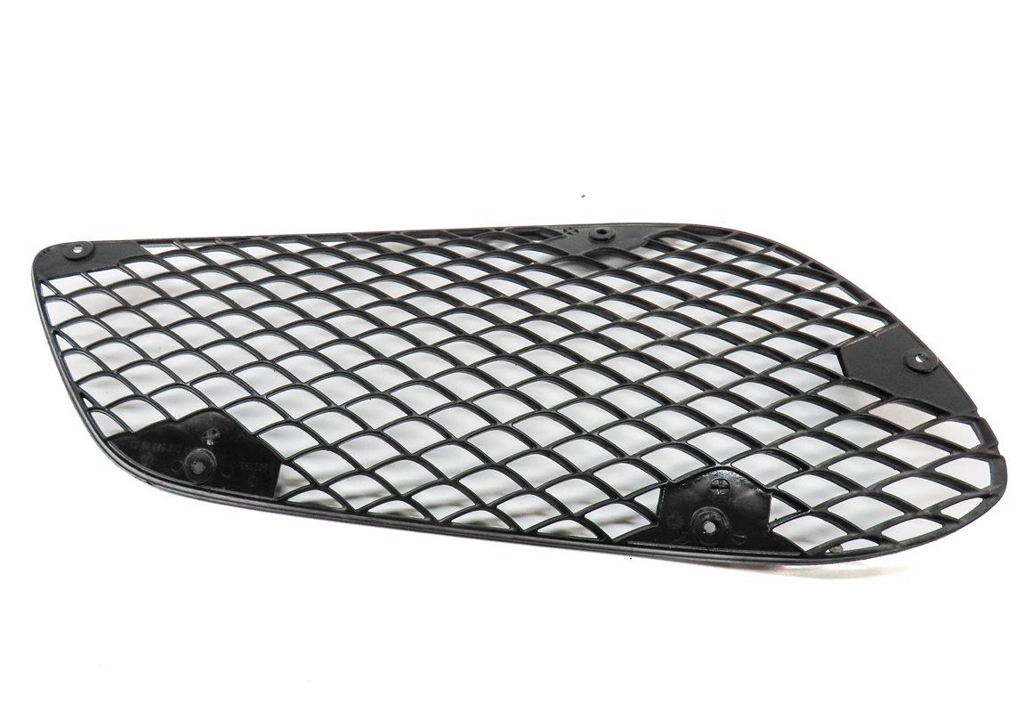 Thumbnail 6: 2014-2016 MERCEDES E-CLASS (W212) FRONT RIGHT PASSENGER LOWER BUMPER GRILLE TRIM