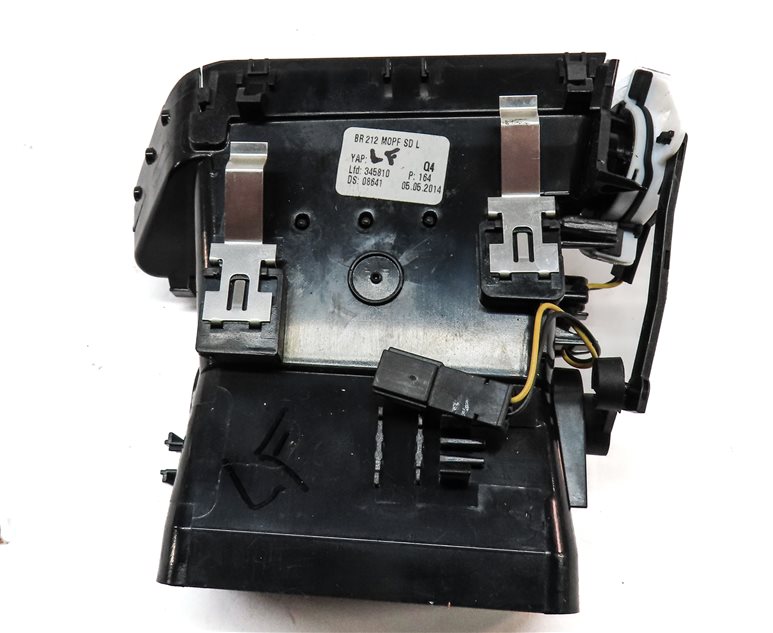 Thumbnail 4: 2014 MERCEDES E350 (W212) FRONT LEFT DRIVER DASH HEAT AIR AC VENT (Black)