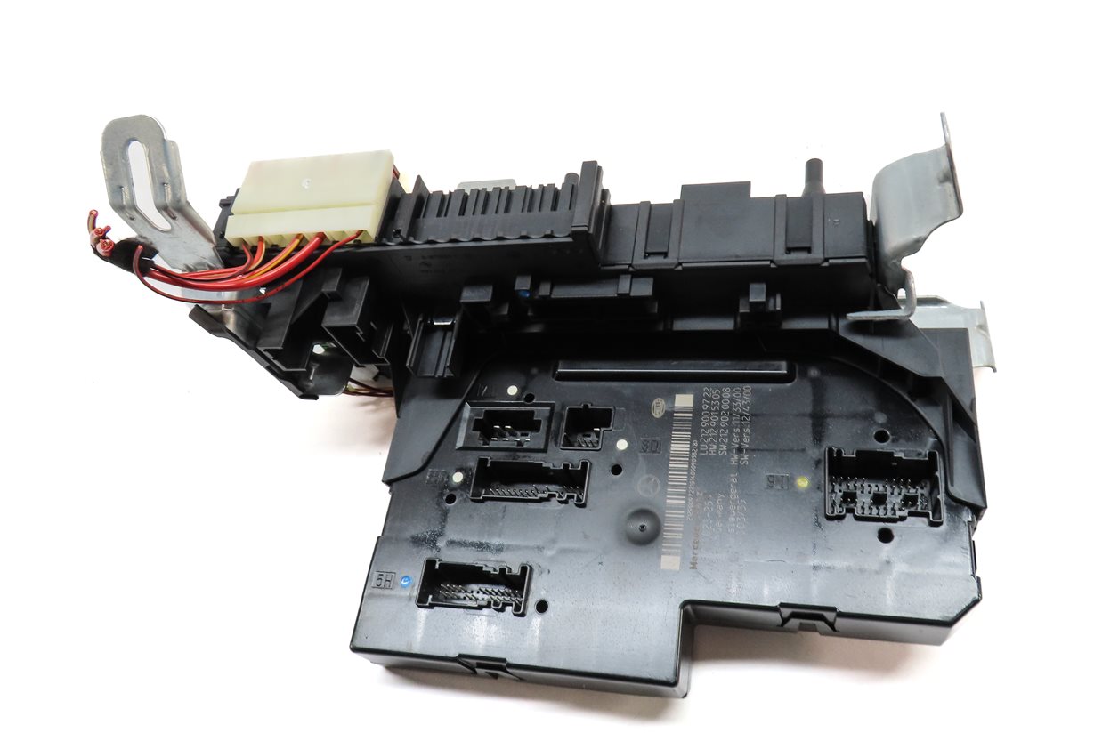 Thumbnail 4: 2014-2016 MERCEDES E CLS (C218 W212) REAR SIGNAL ACQUISITION CONTROL MODULE SAM