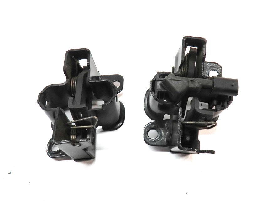 Thumbnail 2: 09 MERCEDES ML320 (W164) FRONT LEFT & RIGHT HOOD BONNET LID CATCH LATCH LOCK SET