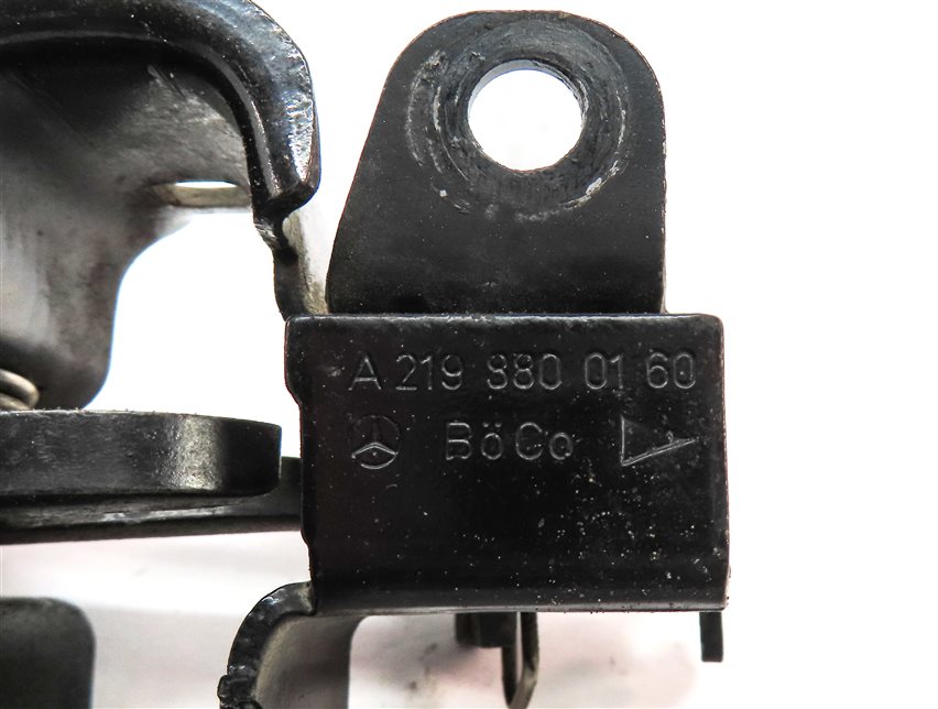 Thumbnail 5: 09 MERCEDES ML320 (W164) FRONT LEFT & RIGHT HOOD BONNET LID CATCH LATCH LOCK SET