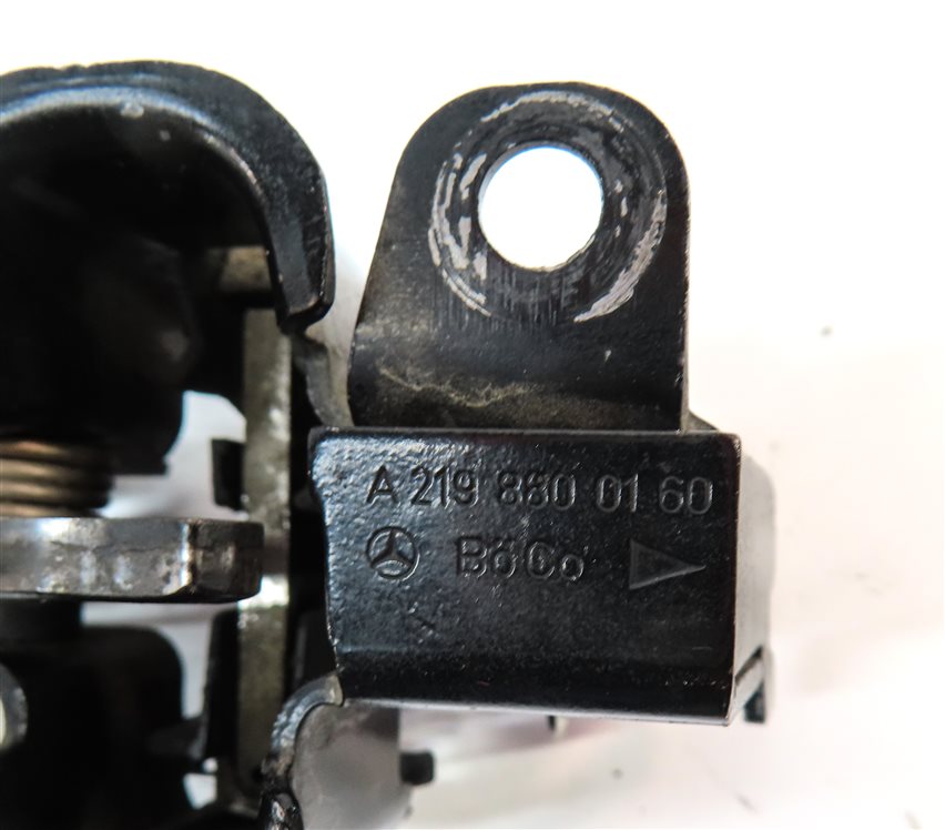 Thumbnail 7: 09 MERCEDES ML320 (W164) FRONT LEFT & RIGHT HOOD BONNET LID CATCH LATCH LOCK SET