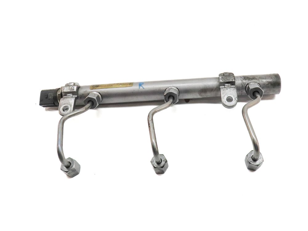 Thumbnail 2: 2009 MERCEDES ML320 (W164) 3.0L (OM642) ENGINE FRONT RIGHT FUEL RAIL w/ LINES