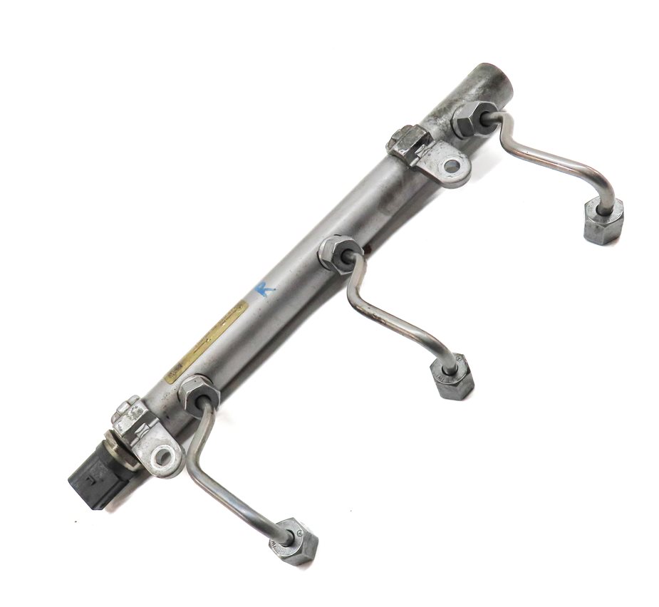 Thumbnail 3: 2009 MERCEDES ML320 (W164) 3.0L (OM642) ENGINE FRONT RIGHT FUEL RAIL w/ LINES