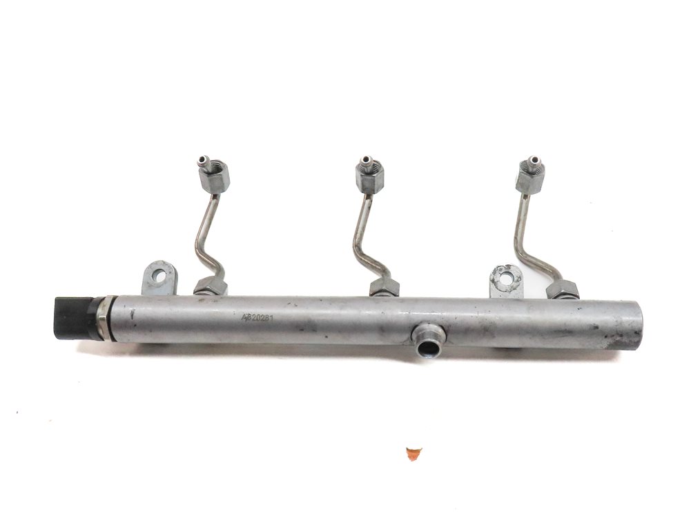 Thumbnail 4: 2009 MERCEDES ML320 (W164) 3.0L (OM642) ENGINE FRONT RIGHT FUEL RAIL w/ LINES