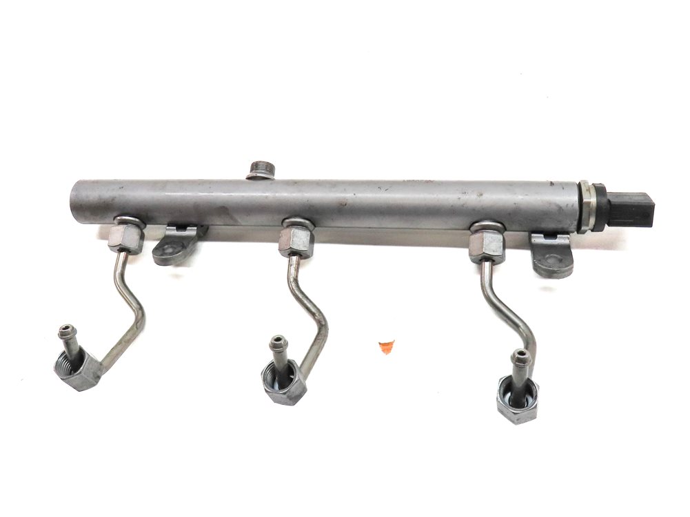 Thumbnail 5: 2009 MERCEDES ML320 (W164) 3.0L (OM642) ENGINE FRONT RIGHT FUEL RAIL w/ LINES