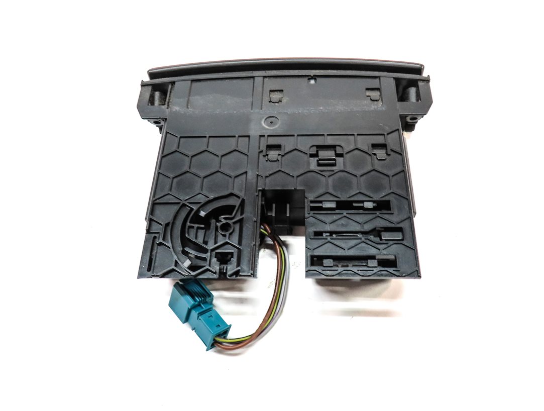 Thumbnail 4: 2009 MERCEDES ML320 (W164) FRONT CENTER CONSOLE ASHTRAY w/ 12V SOCKET (Fineline)