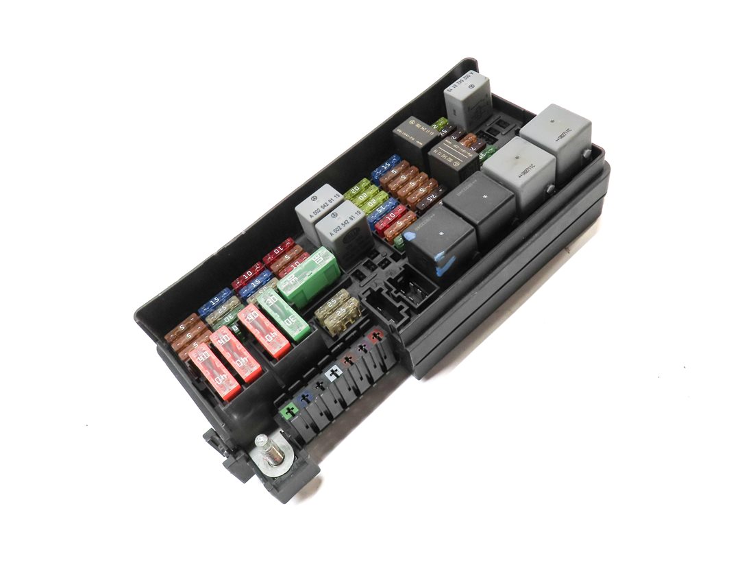 Thumbnail 3: 2009 MERCEDES ML320 (W164) 3.0L (OM642) REAR FUSE RELAY BOX PANEL