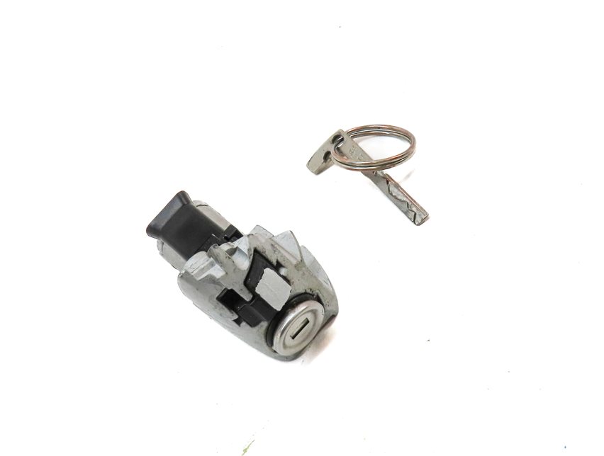 Thumbnail 3: 2009 MERCEDES ML320 (W164) FRONT LEFT DRIVER DOOR LOCK CYLINDER w/ KEY SET/2