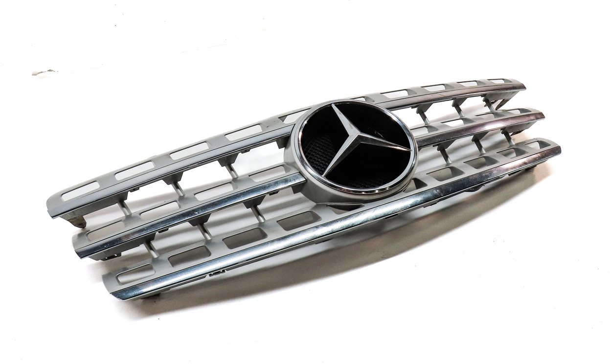 Thumbnail 3: 09-11 MERCEDES ML-CLASS (W164) FRONT UPPER CENTER HOOD VENT GRILLE TRIM (SILVER)
