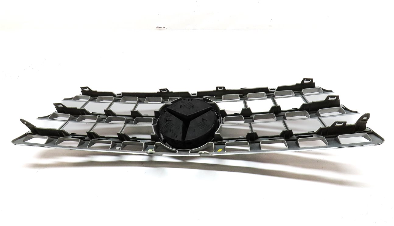 Thumbnail 6: 09-11 MERCEDES ML-CLASS (W164) FRONT UPPER CENTER HOOD VENT GRILLE TRIM (SILVER)