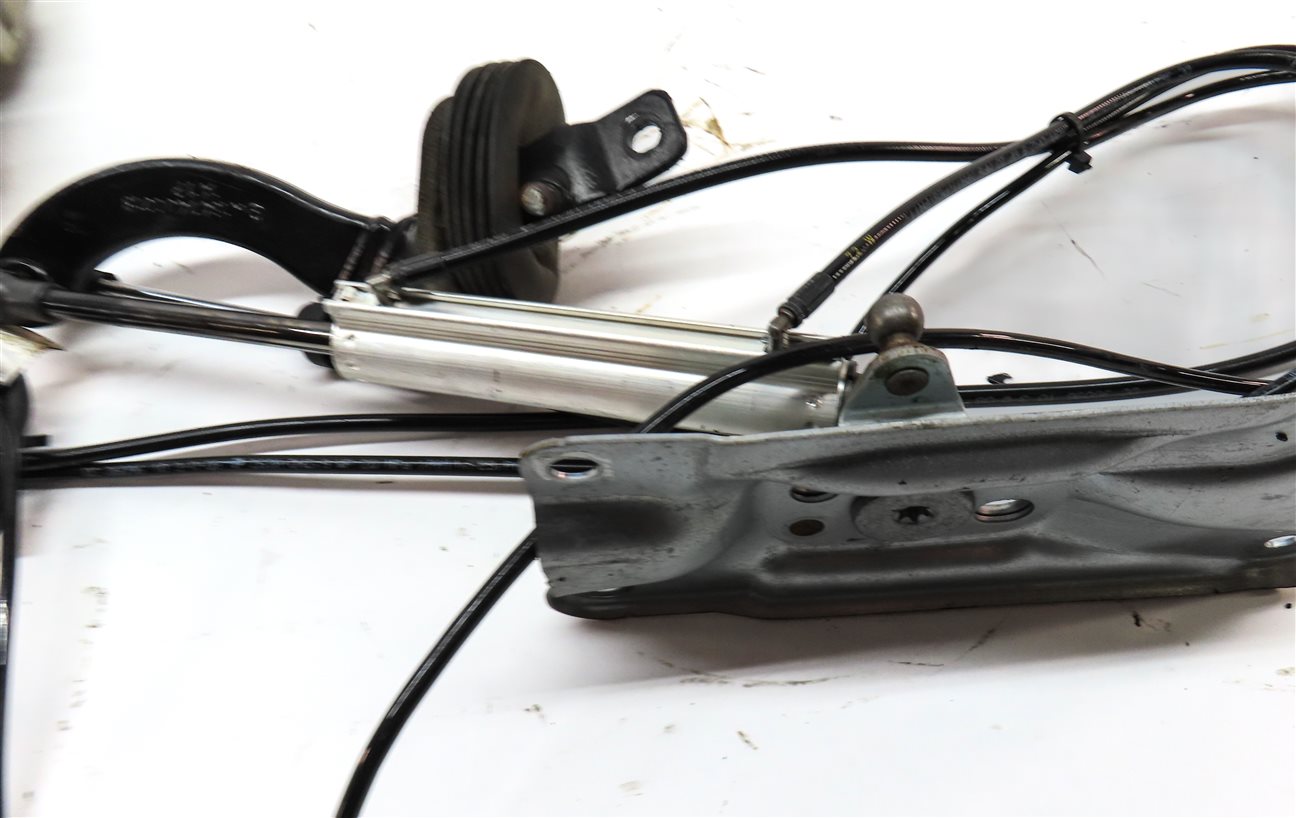 Thumbnail 5: 2006-2009 MERCEDES ML-CLASS (W164) REAR TRUNK LIFT MOTOR w/ RAM & LINES (4-PIN)