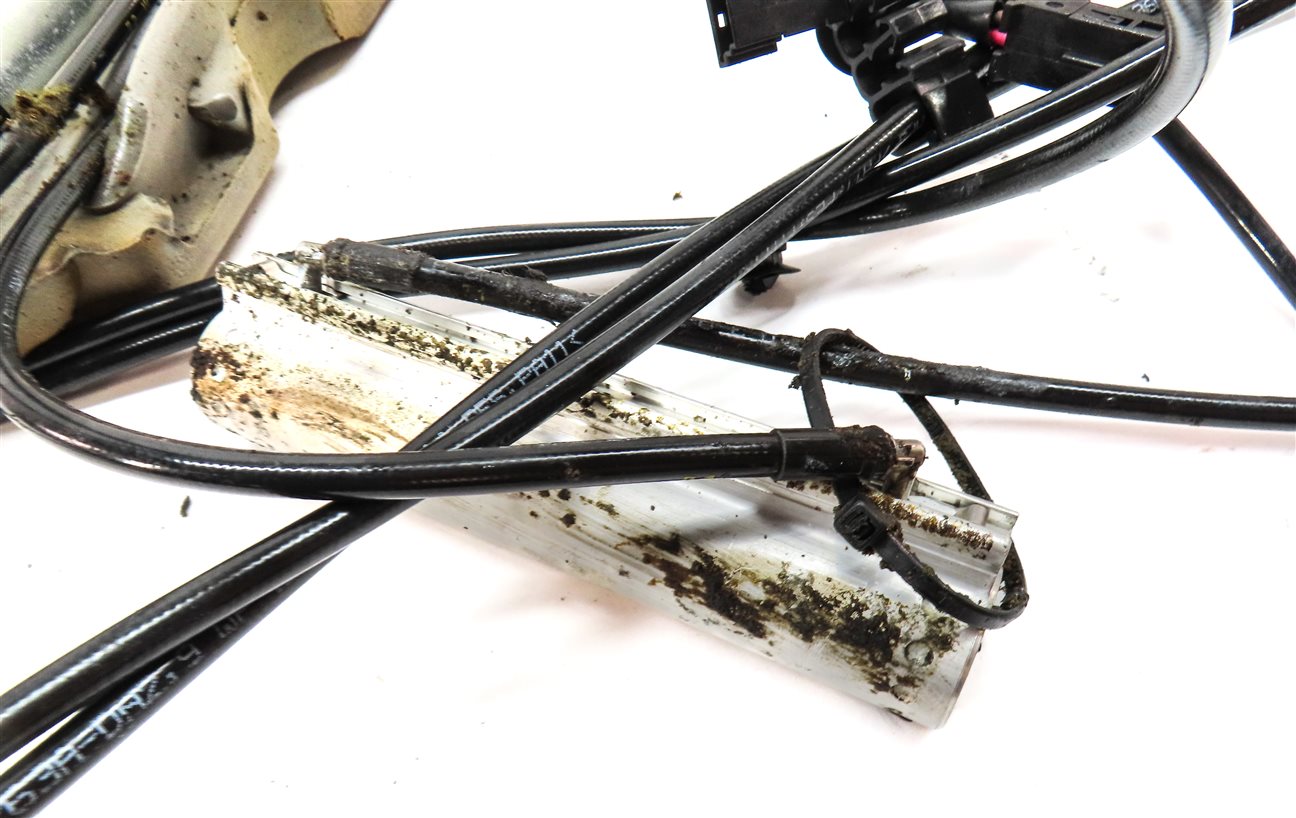 Thumbnail 6: 2006-2009 MERCEDES ML-CLASS (W164) REAR TRUNK LIFT MOTOR w/ RAM & LINES (4-PIN)