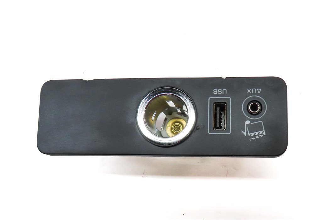 Thumbnail 4: 2014 RANGE ROVER SPORT (L494) AUXILIARY AUX USB PLUG JACK w/ 12V SOCKET PANEL