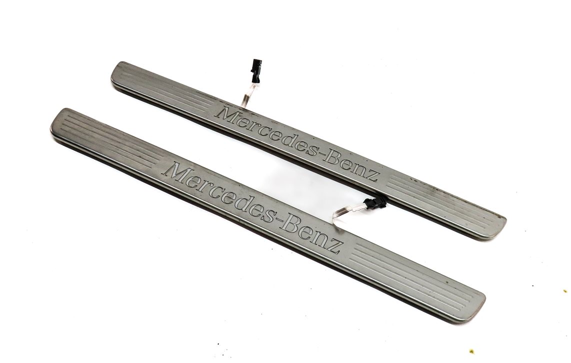 13 MERCEDES ML550 (W166) FRONT LEFT & RIGHT LIGHTED DOOR SILL SCUFF PLATE SET/2